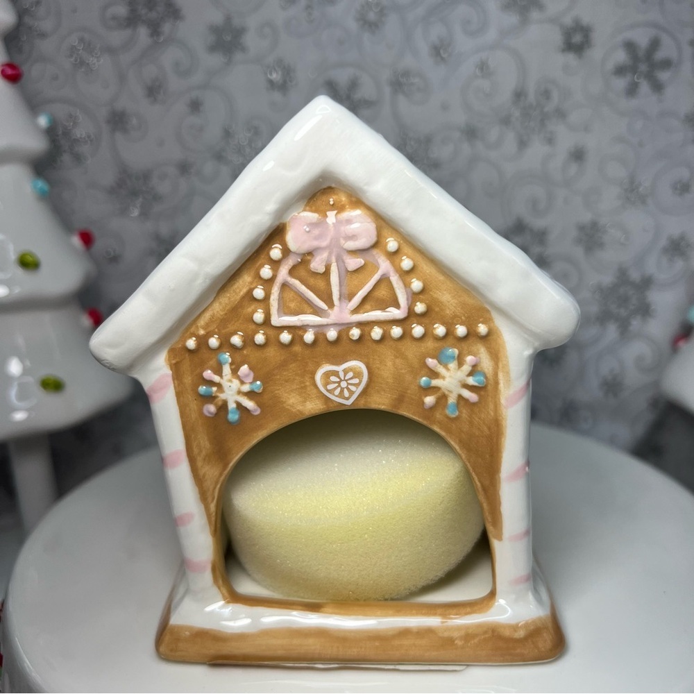 Christmas Pastel Pink Ceramic Gingerbread Soap Dispenser & Dish Scrubby Holder - Picture 9 of 12